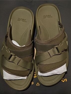 Teva Women verge slide Size 10 New